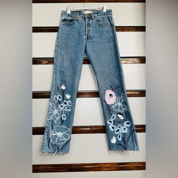 $548 Bliss And Mischief 💐 Wildflower Embroidered Cropped Jeans 🌸 Size 26 🌼 RARE - Picture 6 of 11